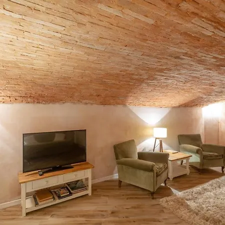 Refined In - 77 Sqm - Air Conditioning *