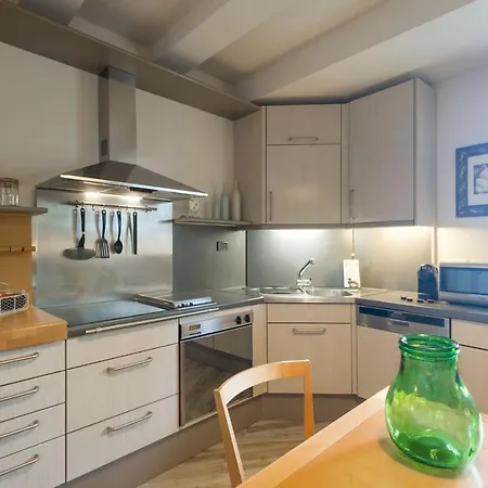 Refined In - 77 Sqm - Air Conditioning *