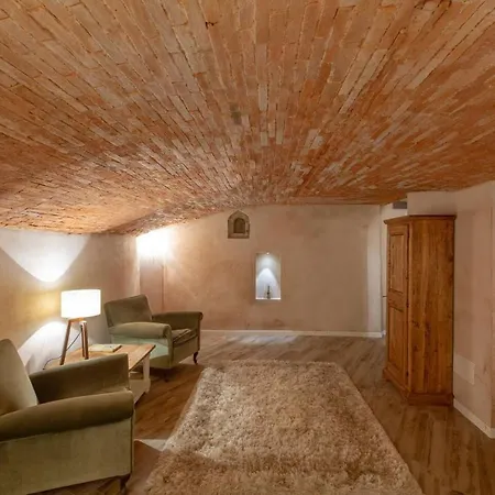 شقة Refined In - 77 Sqm - Air Conditioning لاسترا أَ سينيا